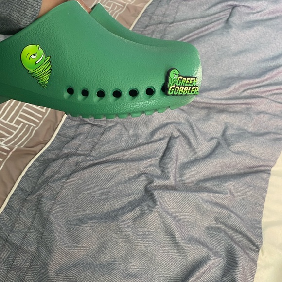 Green gobbler crocks brand new - Picture 3 of 5
